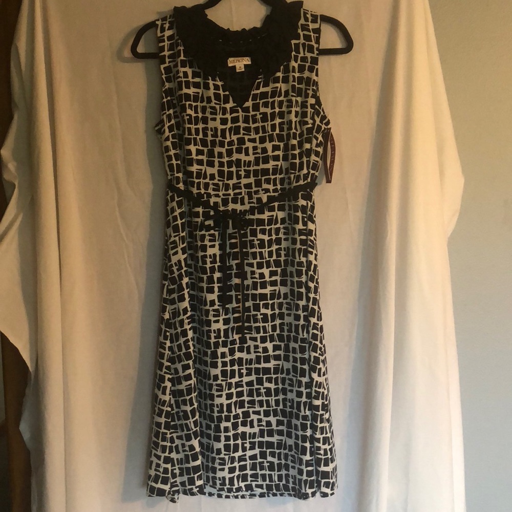 V neck sleeveless black and white dress.